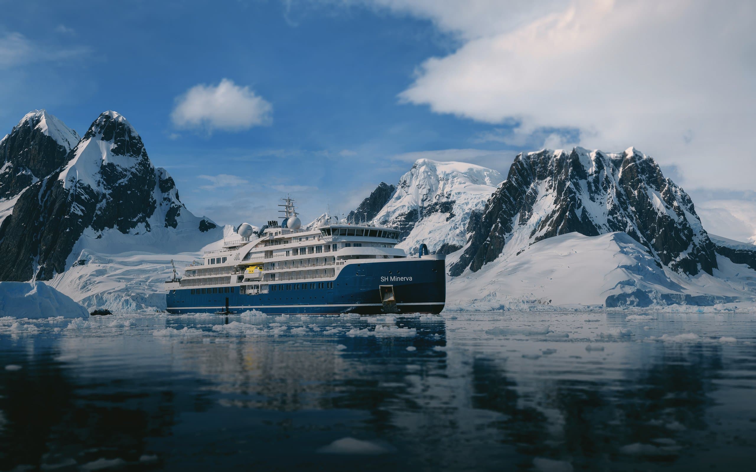 Charter yacht SH MINERVA